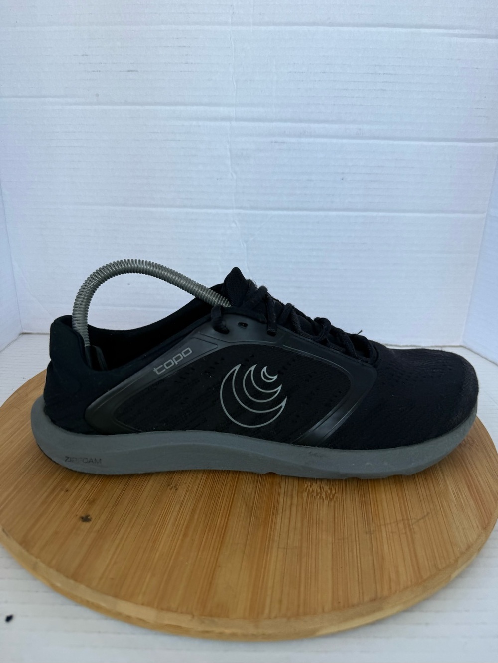 Topo Athletic ST-5 Men 9.5 Sneakers Minimalist Black Charcoal Lace Running Shoes